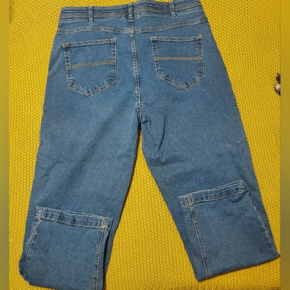 Mena Jeans - Picture 2 of 3